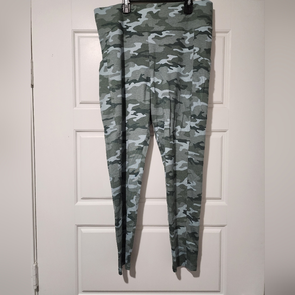 Lou & Grey Camo Ponte Side Pocket Leggings sz L NWOT